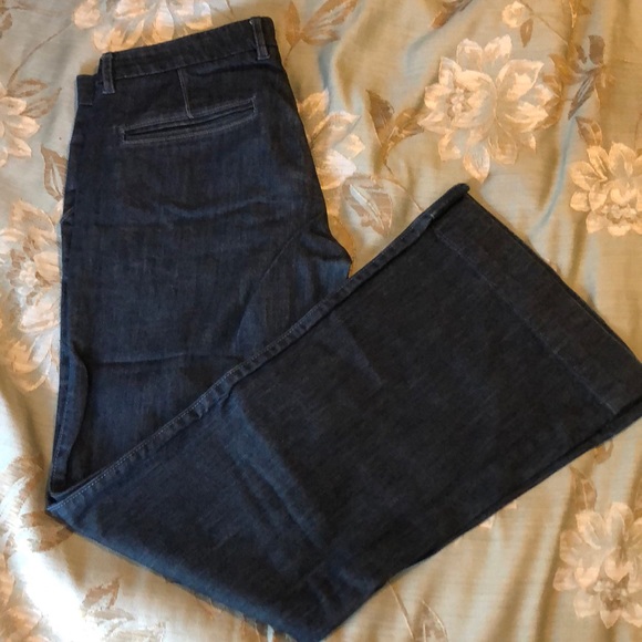 Old Navy Denim - Women’s Dark wash jeans!
